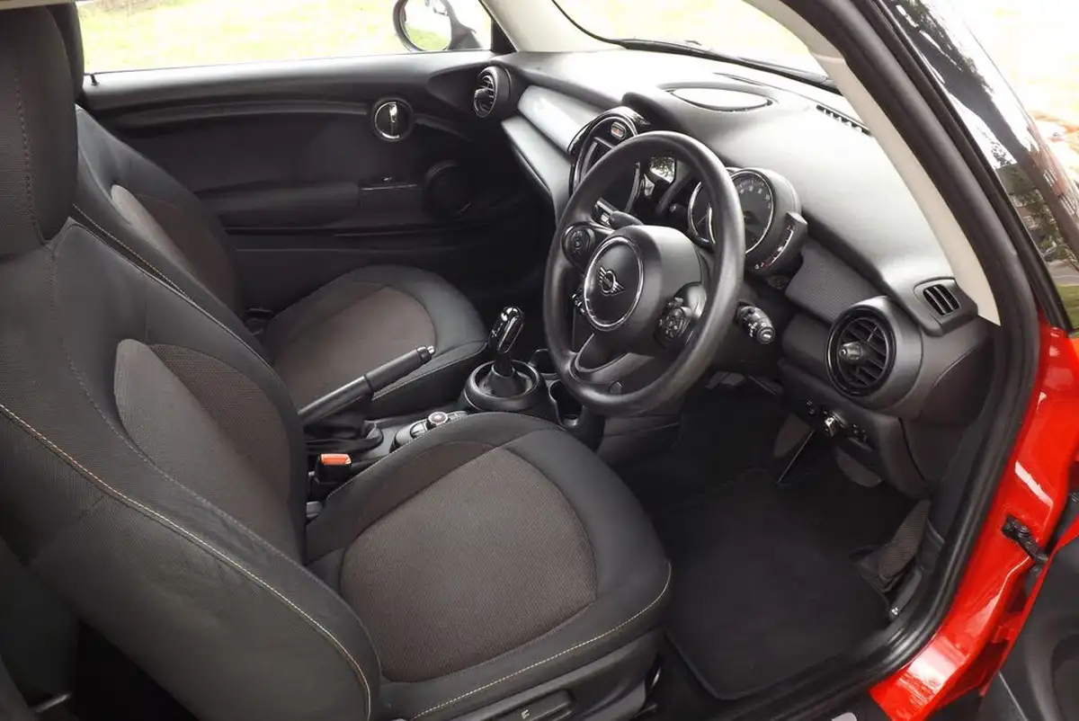 2019-mini-cooper-15-cooper-classic-hatchback-3d-auto-big-14