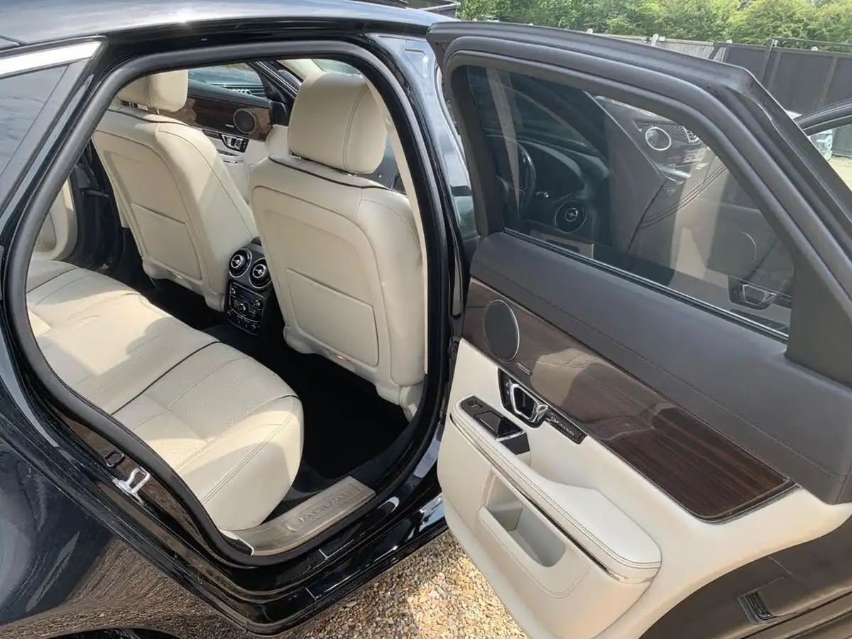 2015-jaguar-xj-series-30td-xj-portfolio-swb-auto-big-52