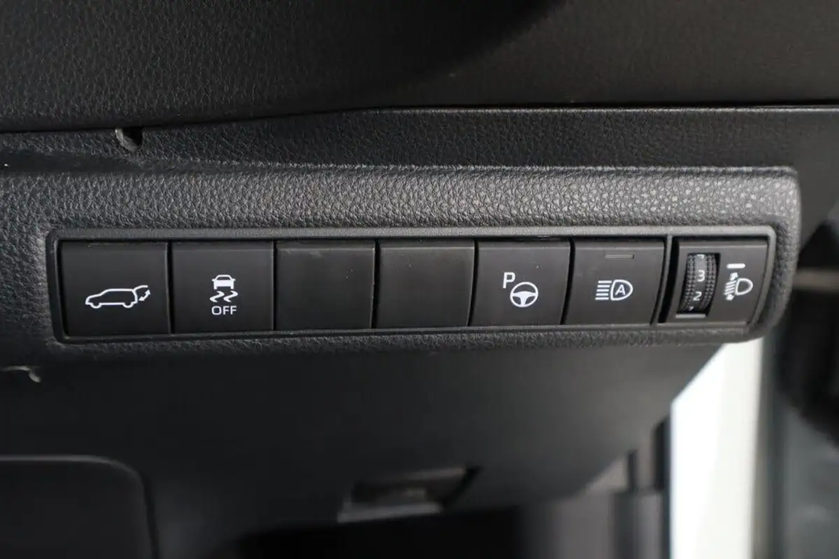 2021-toyota-corolla-18-vvt-i-excel-trk-touring-sports-big-23