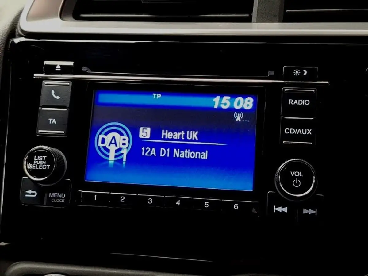 2019-honda-jazz-13-i-vtec-s-big-9
