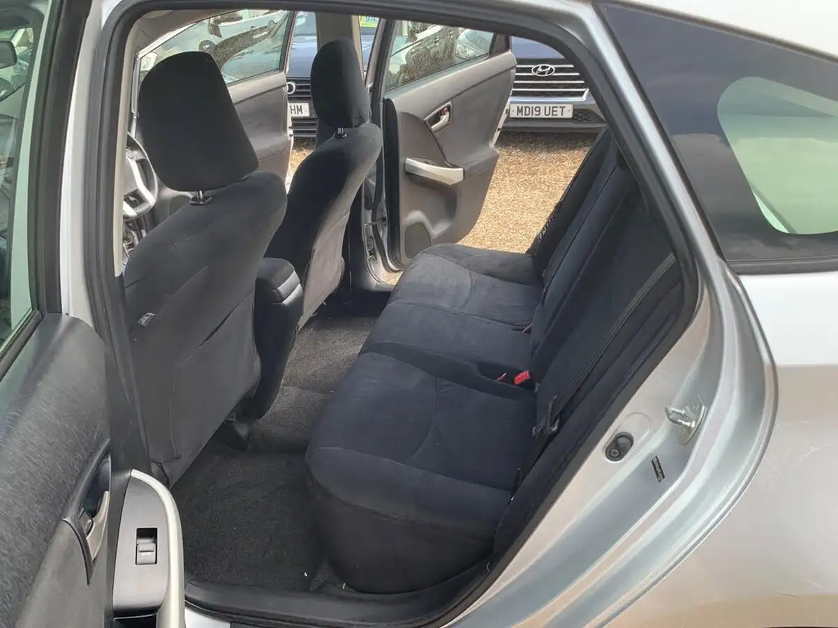 2012-toyota-prius-18-vvt-i-t3-1798cc-big-31
