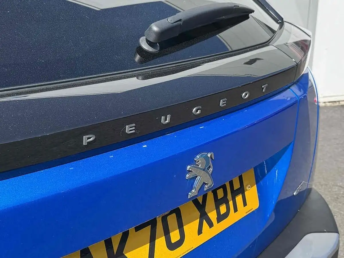 2021-peugeot-2008-suv-e-gt-big-12