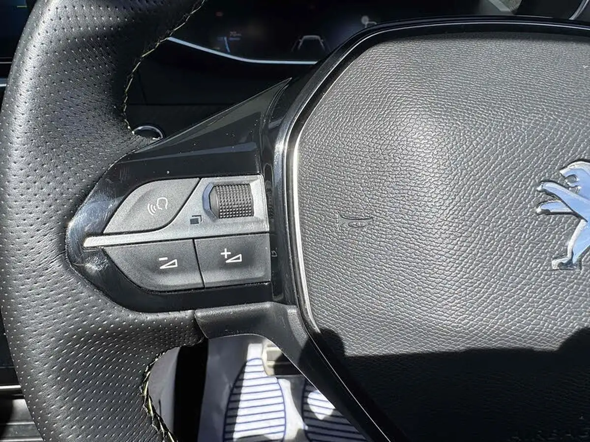 2021-peugeot-2008-suv-e-gt-big-36