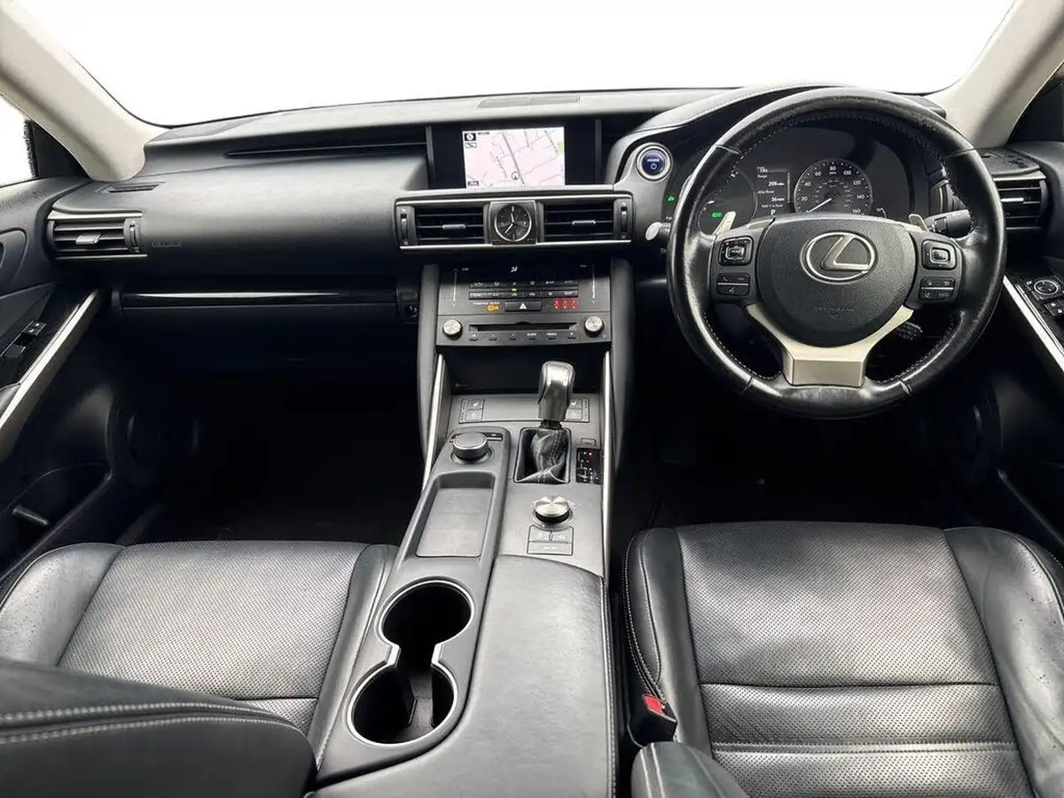 2017-lexus-is-300h-25-advance-big-10