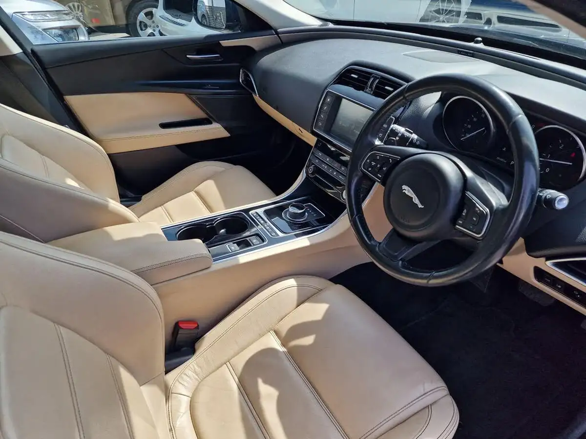 2017-jaguar-xe-20d-prestige-180ps-1999cc-auto-big-9