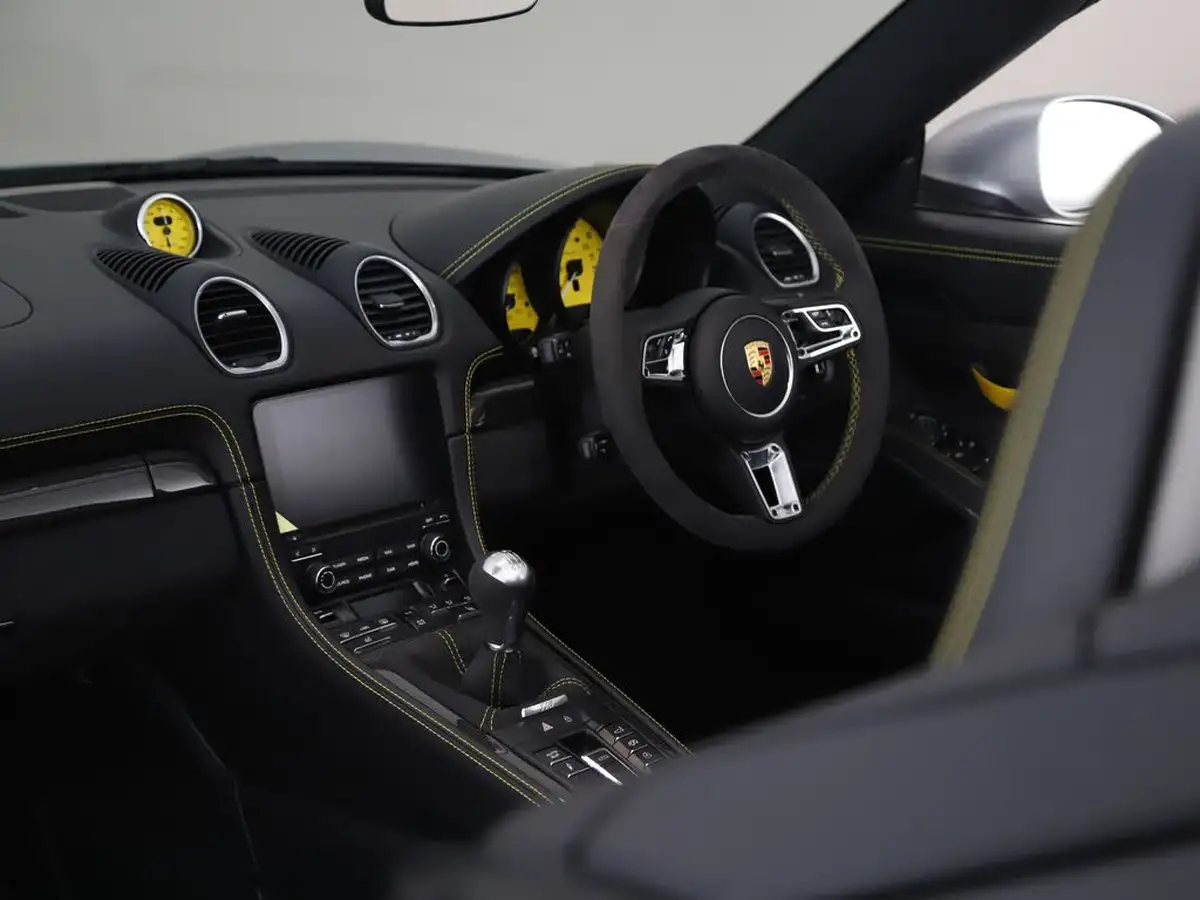 2020-porsche-boxster-718-40-spyder-big-15