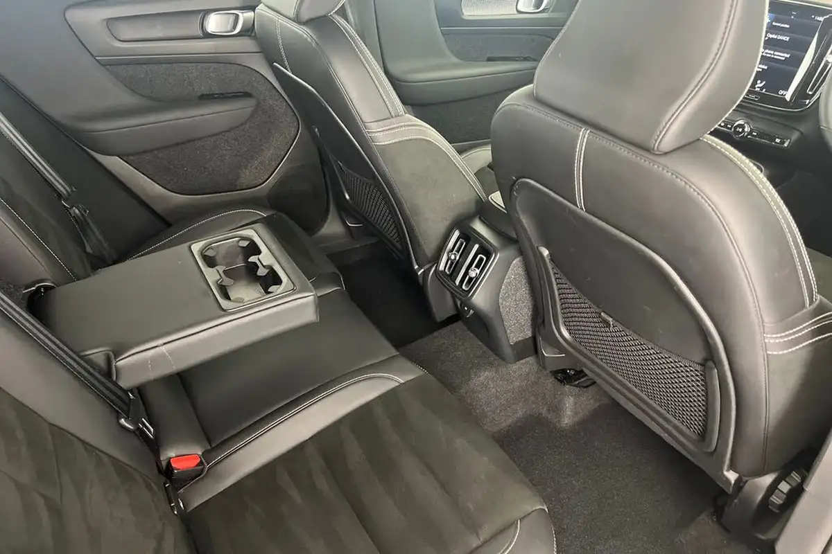2022-volvo-xc40-15-t3-r-design-auto-big-24