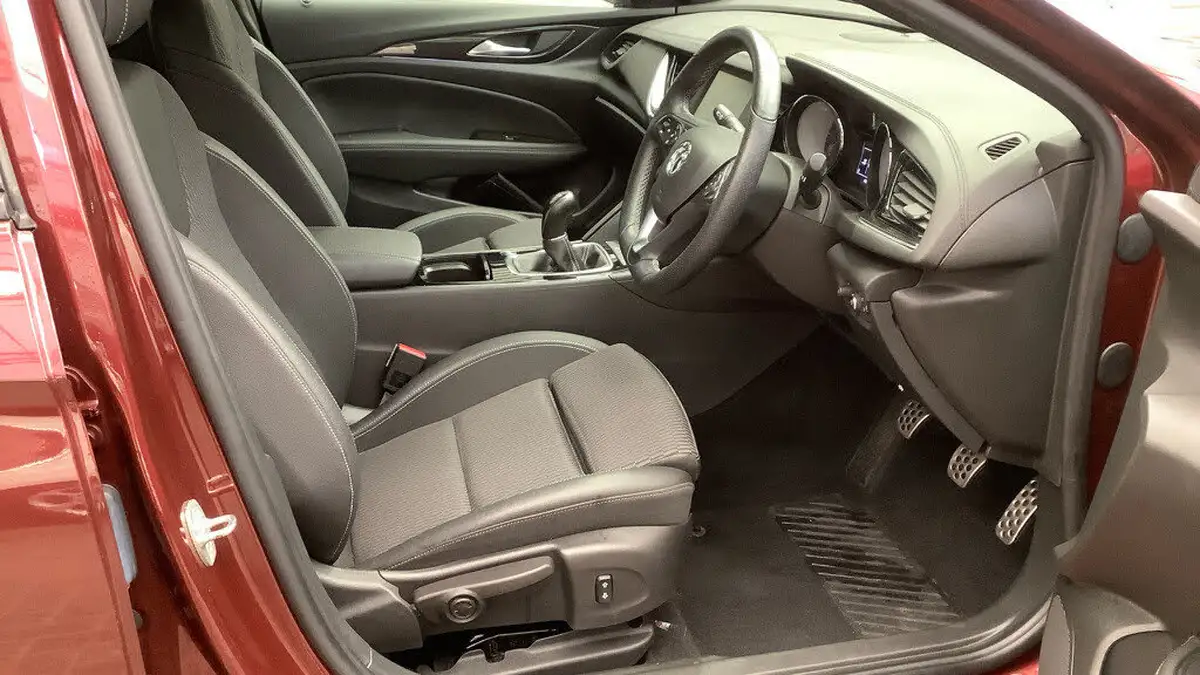 2019-vauxhall-insignia-grand-sport-15-turbo-sri-vx-line-nav-ss-big-7