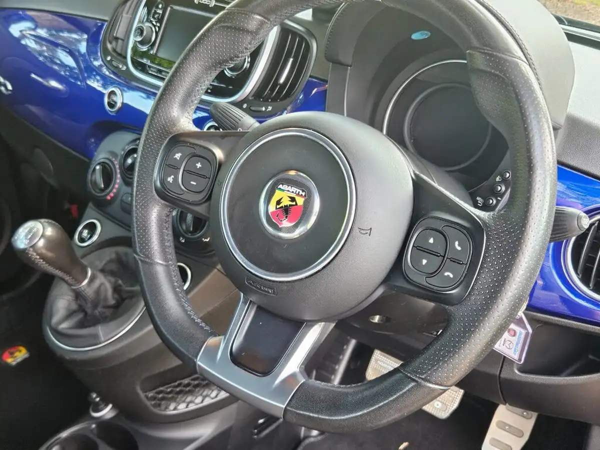 2016-abarth-595-14-tjet-big-28