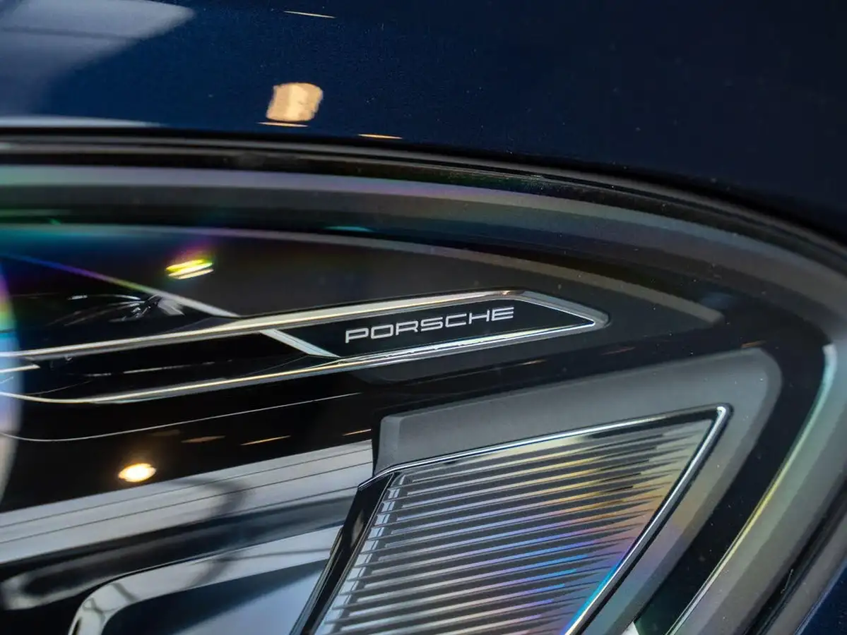 2022-porsche-macan-20-big-26