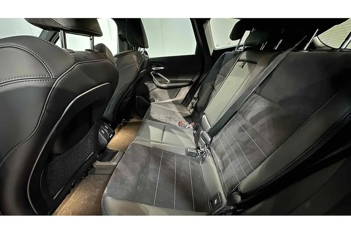 2024-bmw-ix1-e-edrive20-m-sport-big-23
