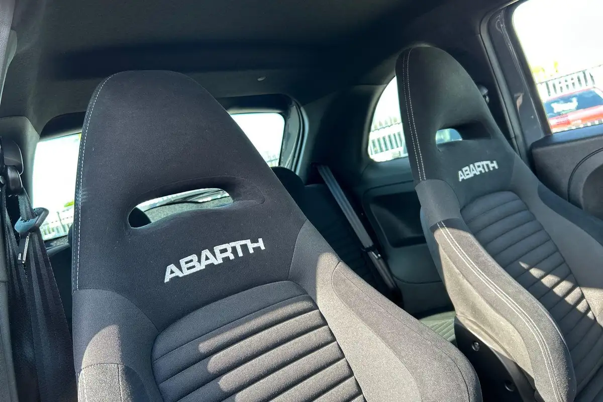 2022-abarth-595-14-tjet-competizione-big-23