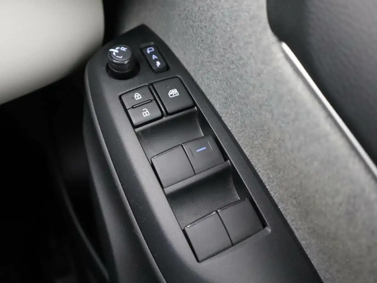 2022-toyota-yaris-15-vvt-i-excel-big-34