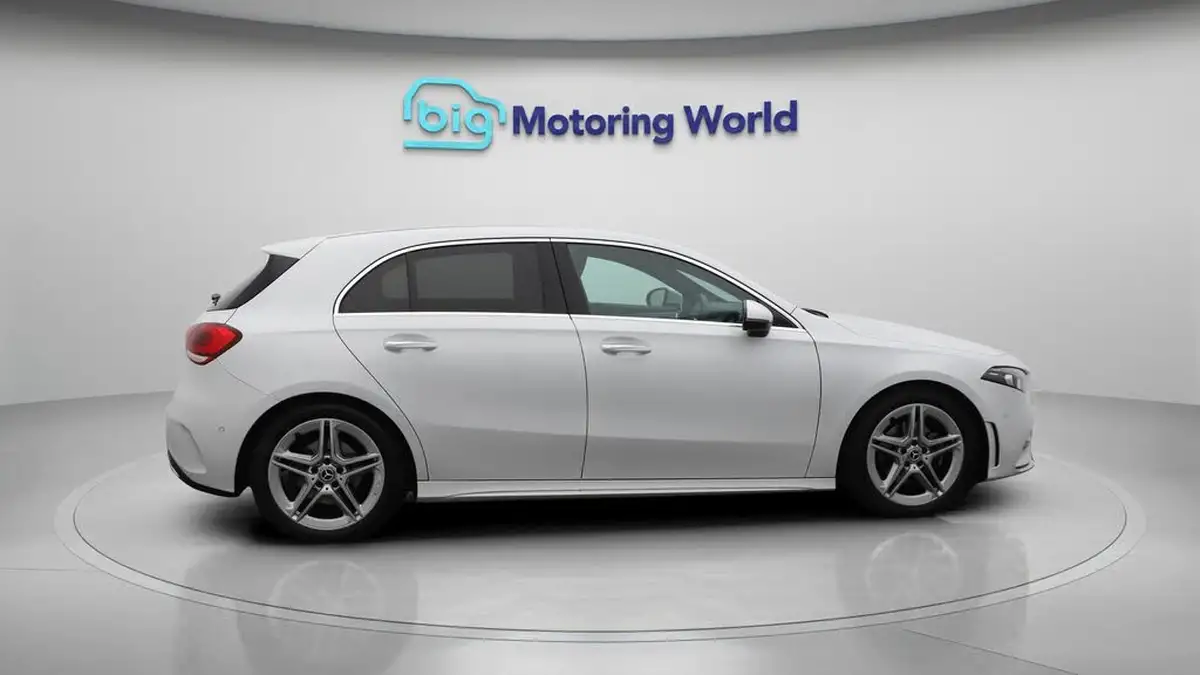 2019-mercedes-benz-a-class-13-a200-amg-line-premium-hatchback-5d-big-8