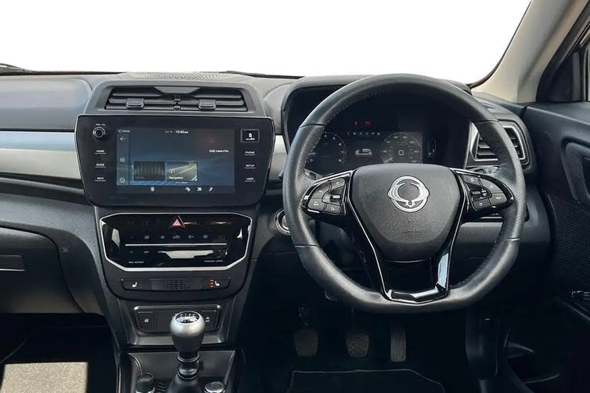 2024-kgm-ssangyong-tivoli-15-k40-big-10