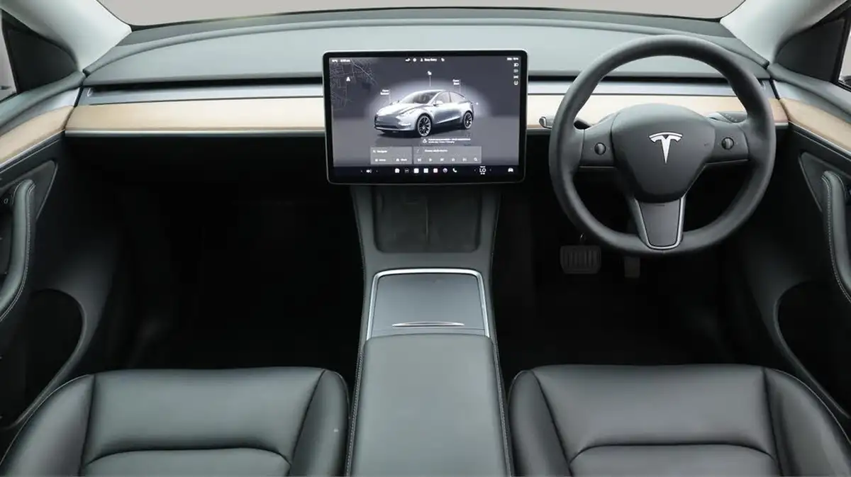 2022-tesla-model-y-e-long-range-big-13