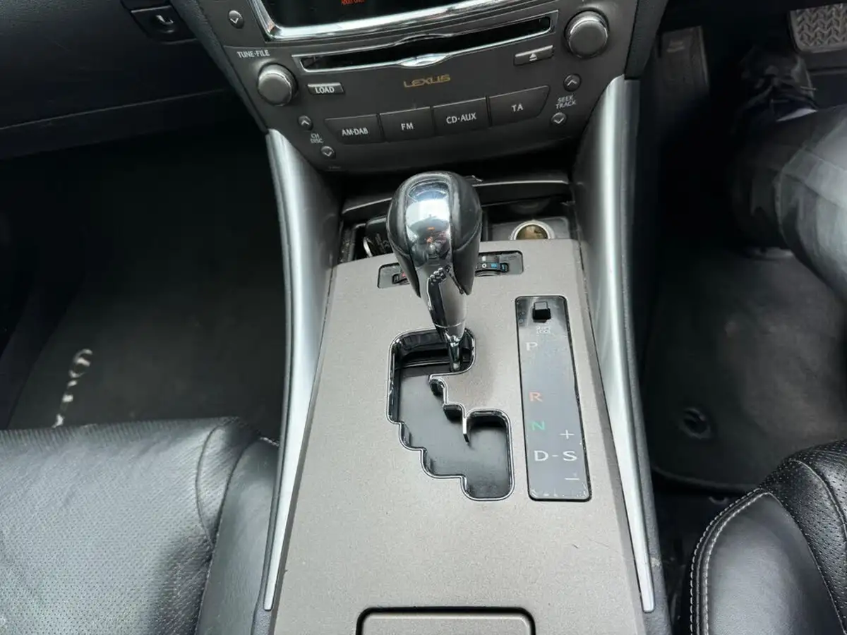2010-lexus-is-250-25-se-i-dab-saloon-4d-auto-big-33