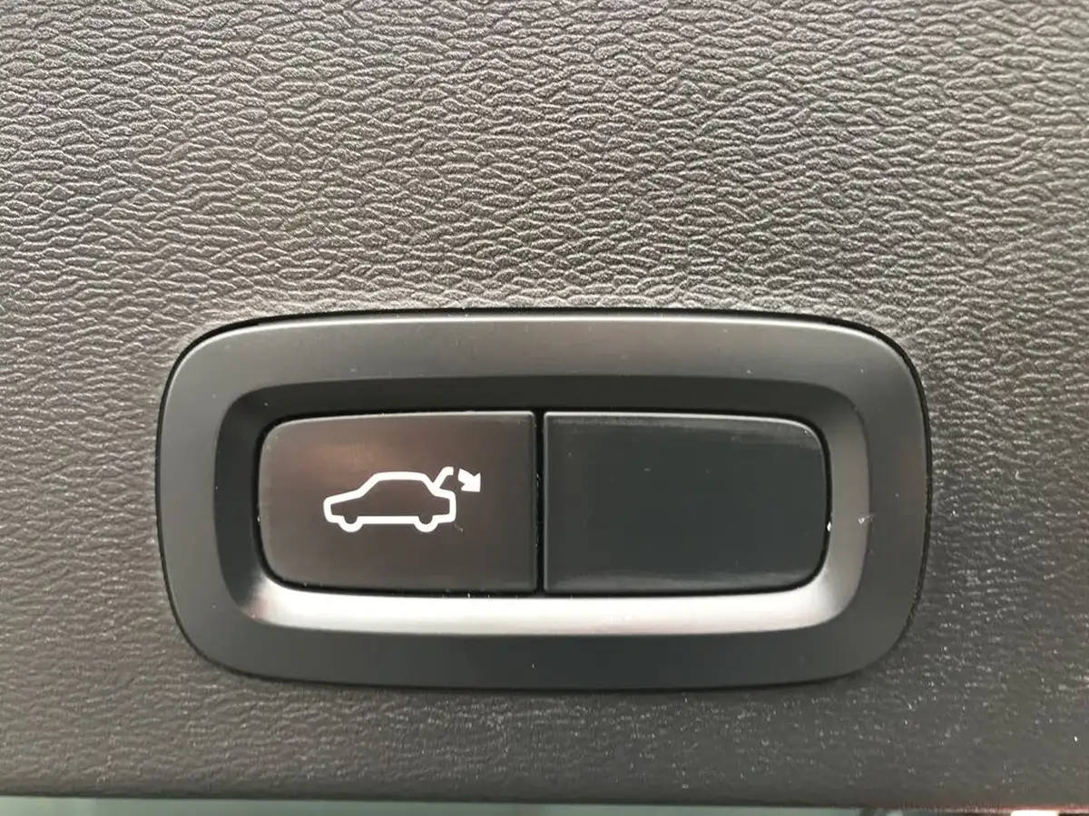 2021-volvo-xc40-15-t3-inscription-pro-163bhp-geartronic-big-12