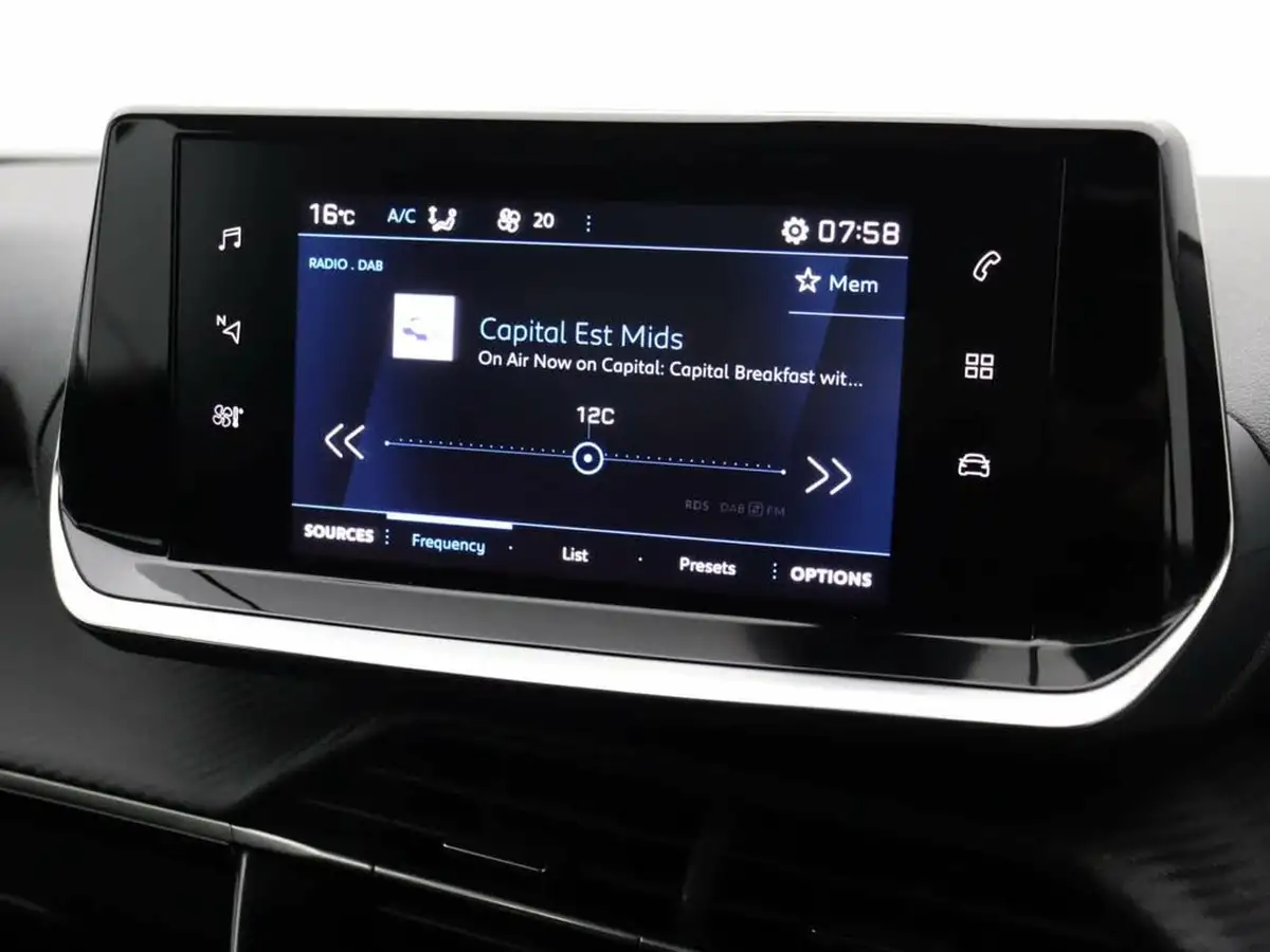 2021-peugeot-2008-suv-12-puretech-active-premium-100bhp-big-35