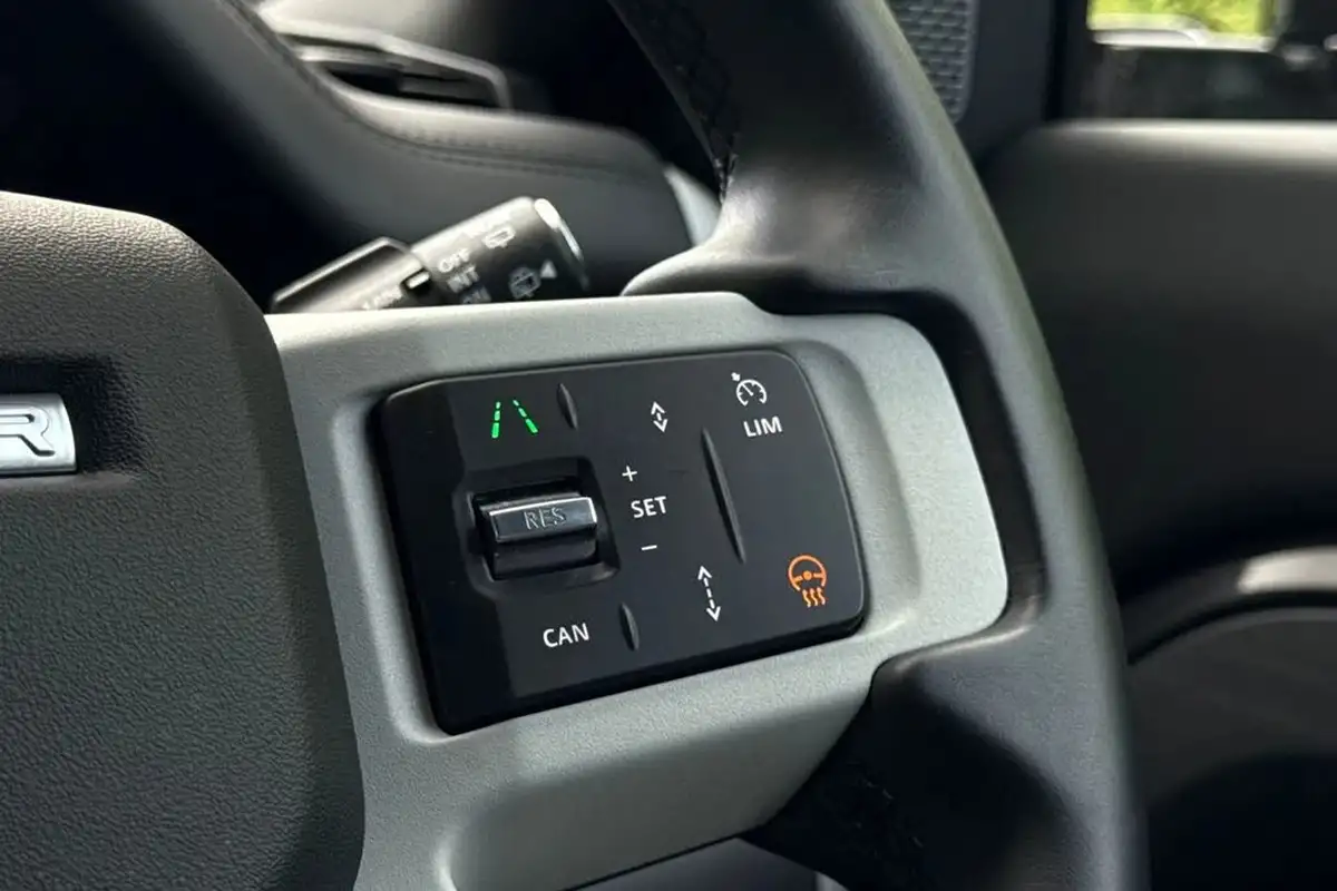 2024-land-rover-110-defender-30-d300-x-dynamic-hse-big-48