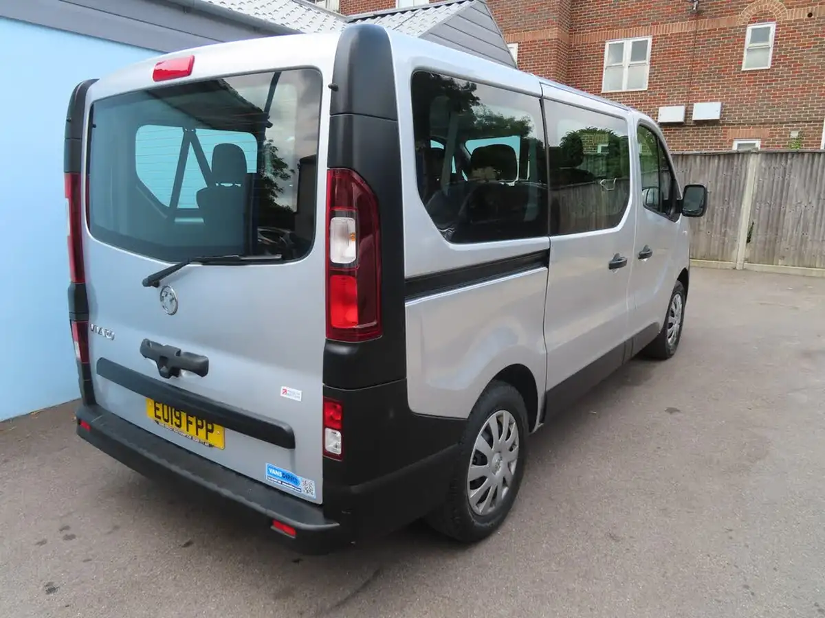 2019-vauxhall-vivaro-16cdti-2900-l1h1-120pseu6c-ss-9-seats-combi-big-21
