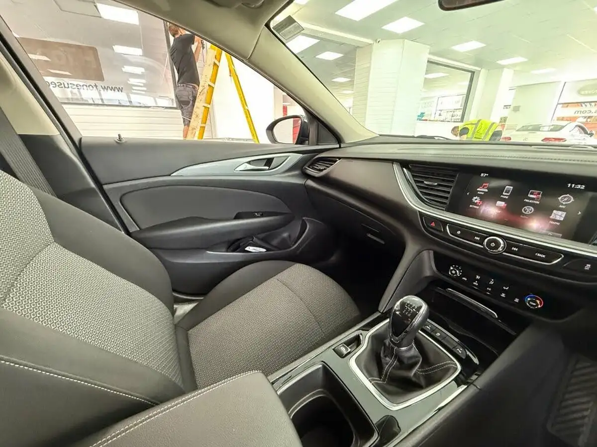 2017-vauxhall-insignia-grand-sport-16td-design-136ps-ecotec-big-40