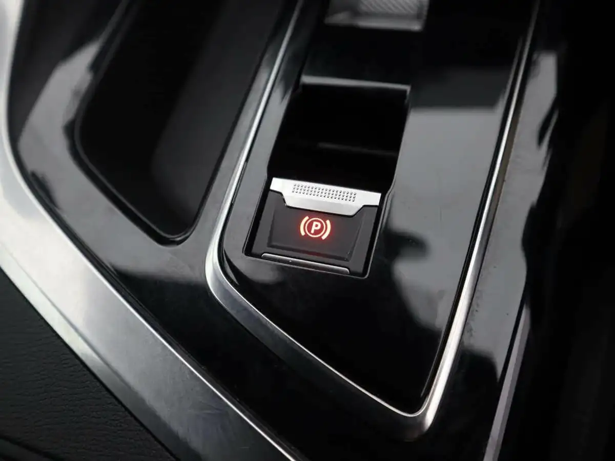 2023-peugeot-5008-suv-15-bluehdi-gt-130ps-eat8-big-21
