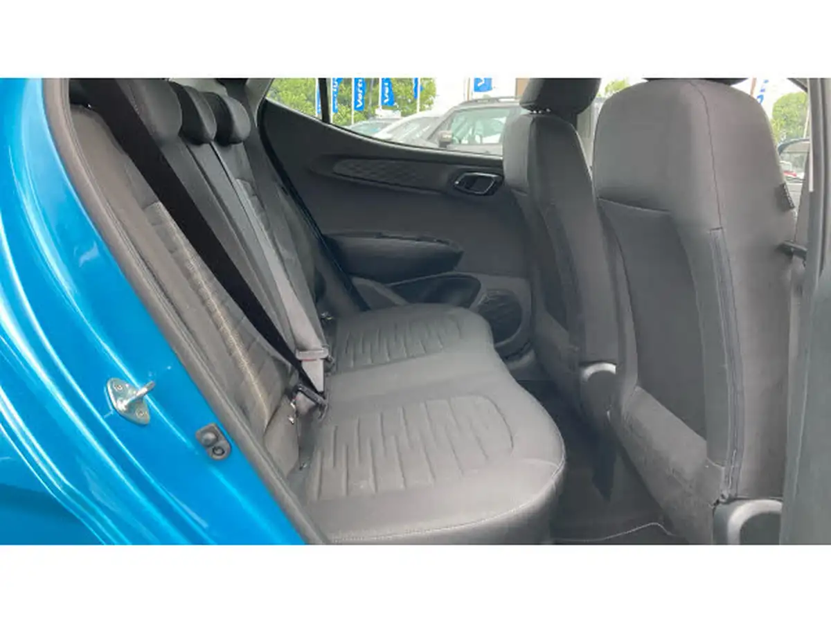 2021-hyundai-i10-12-se-connect-big-15