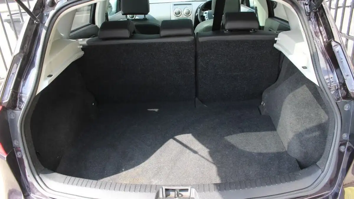 2013-nissan-qashqai-16-360-cvt-big-18