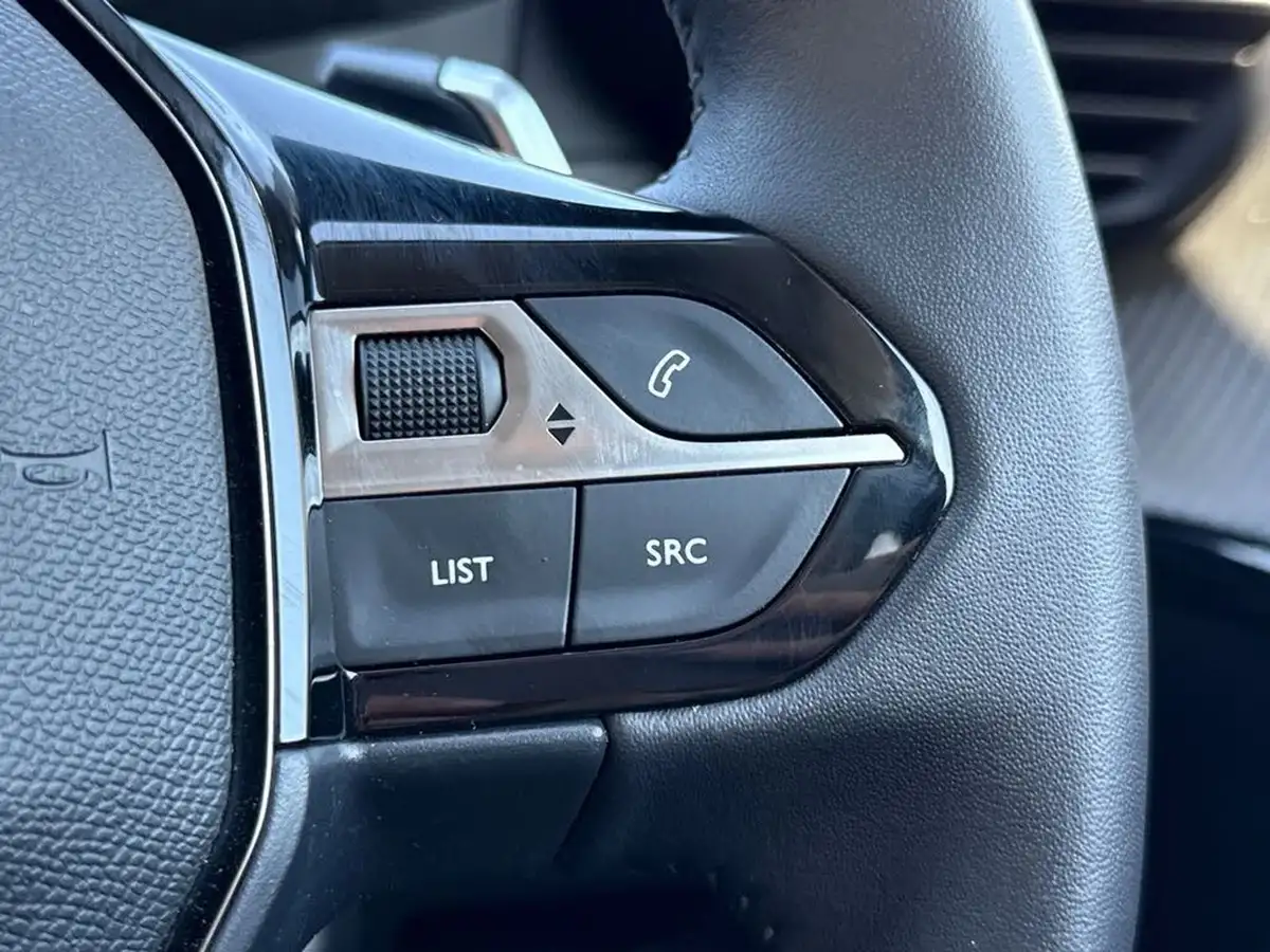 2023-peugeot-208-12-puretech-allure-premium-130ps-eat8-big-24