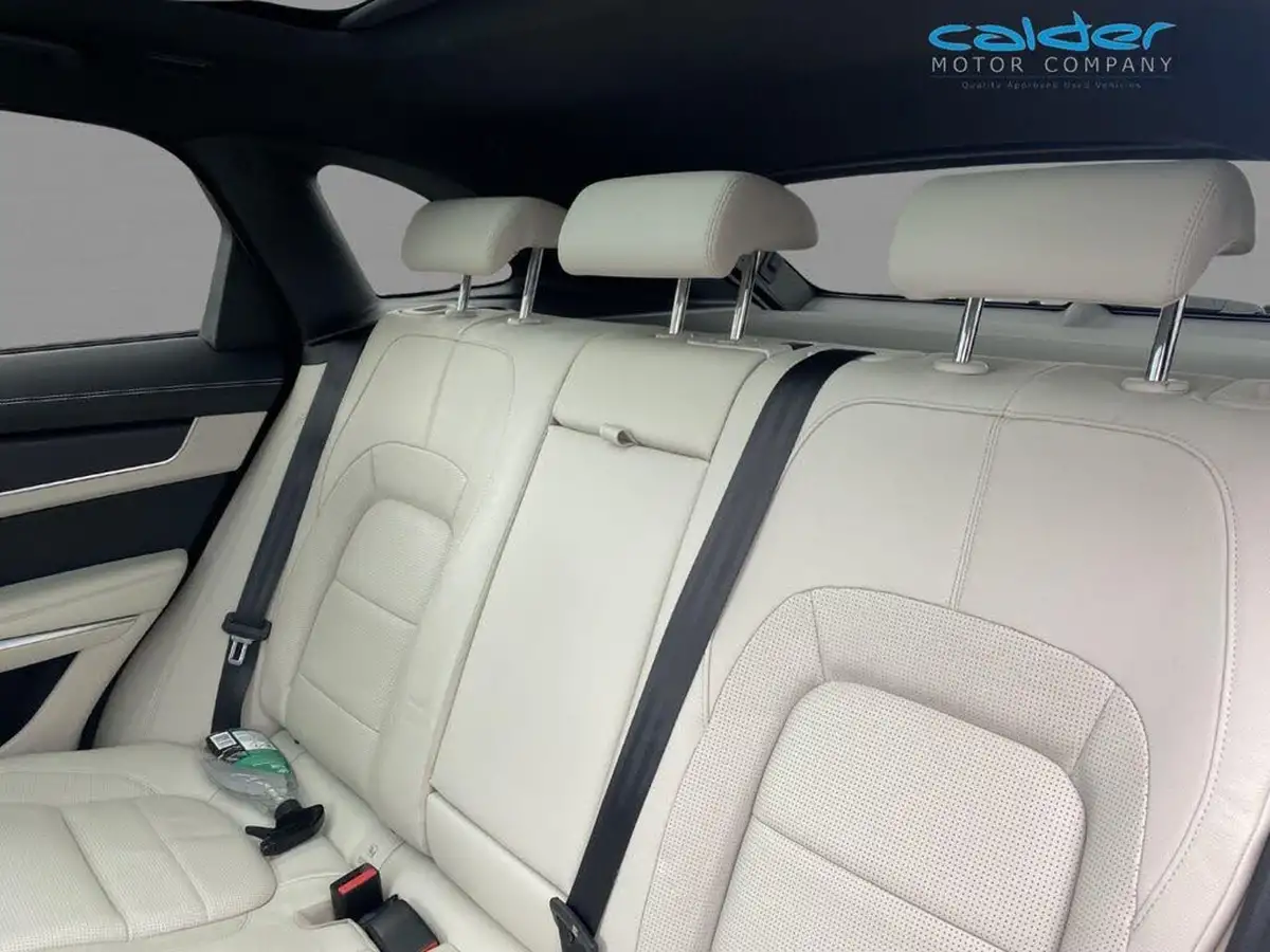 2022-jaguar-f-pace-20-d200-r-dynamic-black-big-46