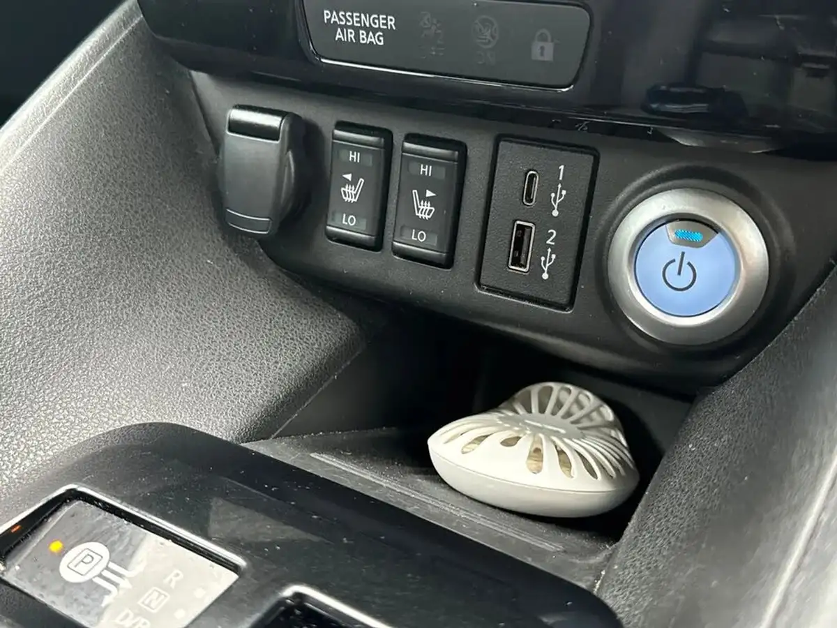 2024-nissan-leaf-e-tekna-39kwh-big-27