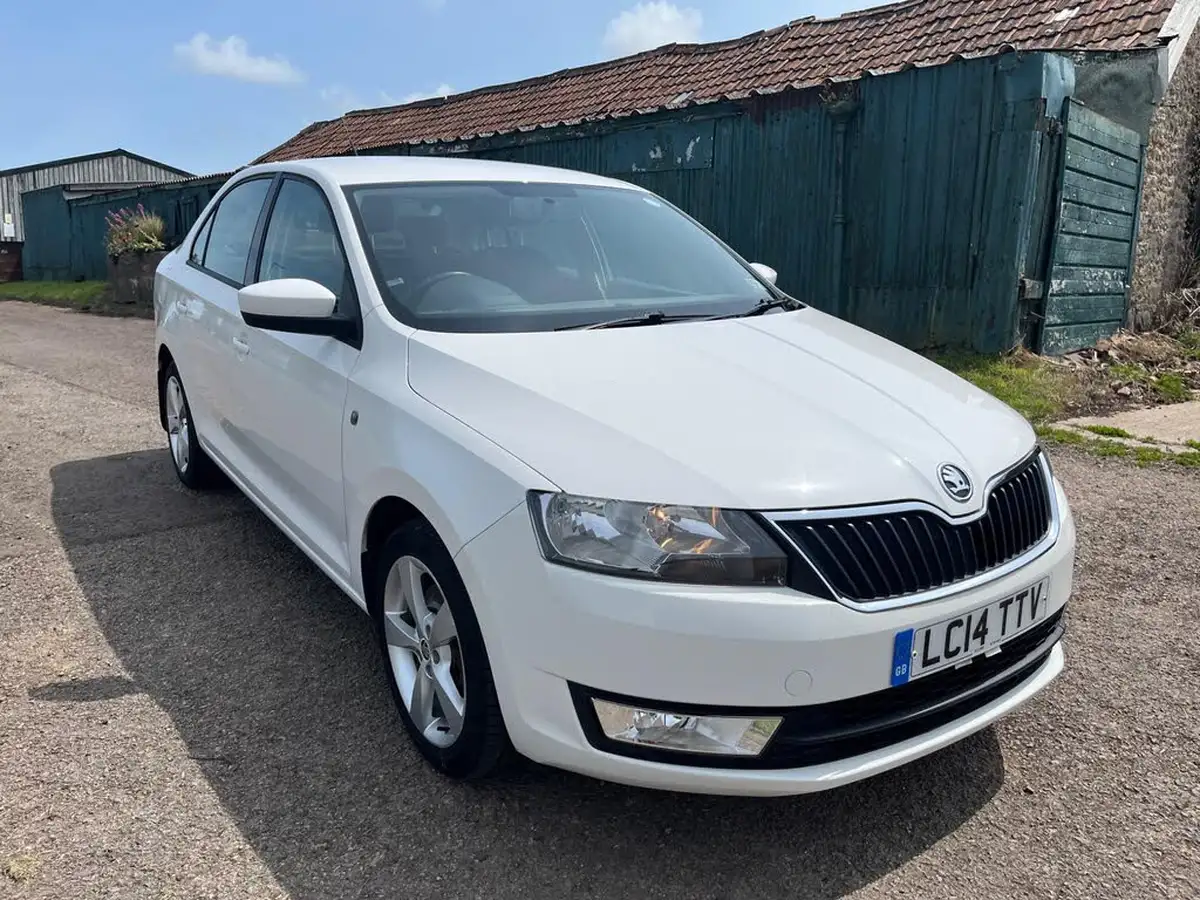 2014-skoda-rapid-12-elegance-greentech-big-3