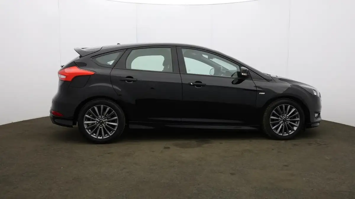 2018-ford-focus-10t-st-line-140ps-hatchback-big-54