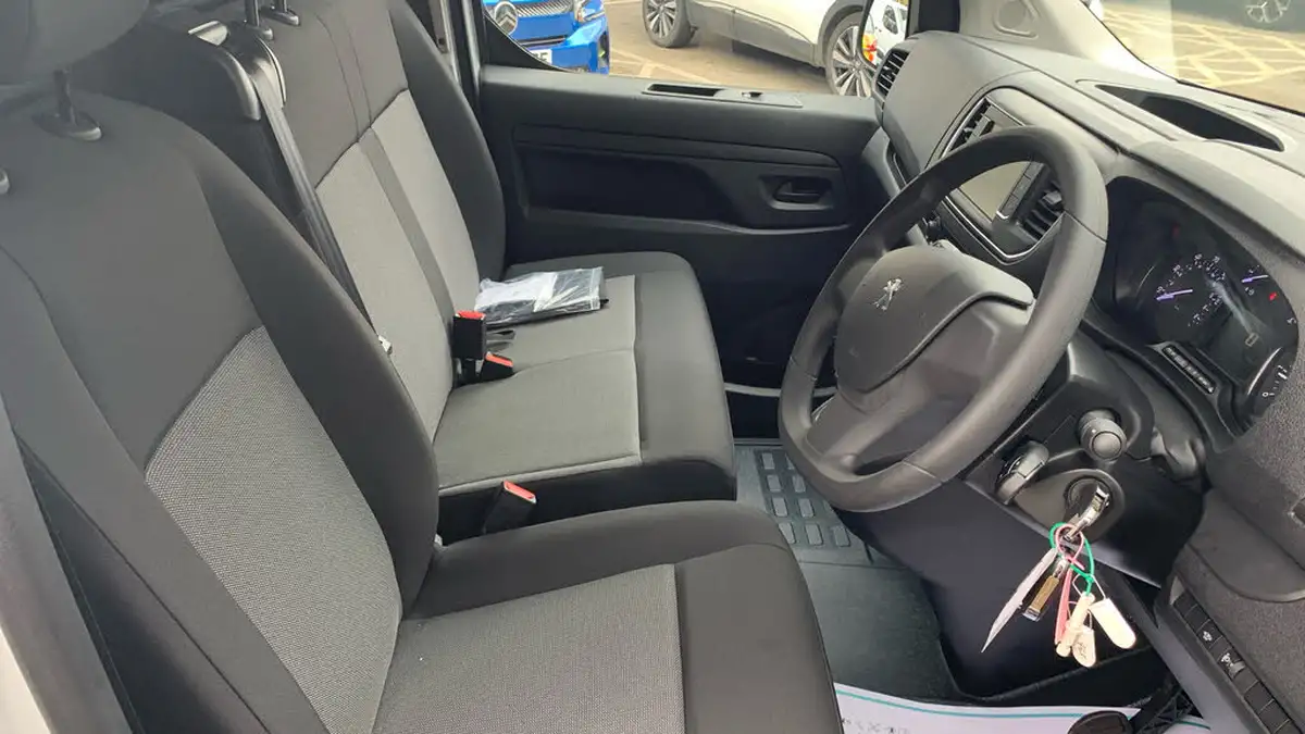 2023-peugeot-expert-15-bluehdi-professional-premium-standard-1000-big-3