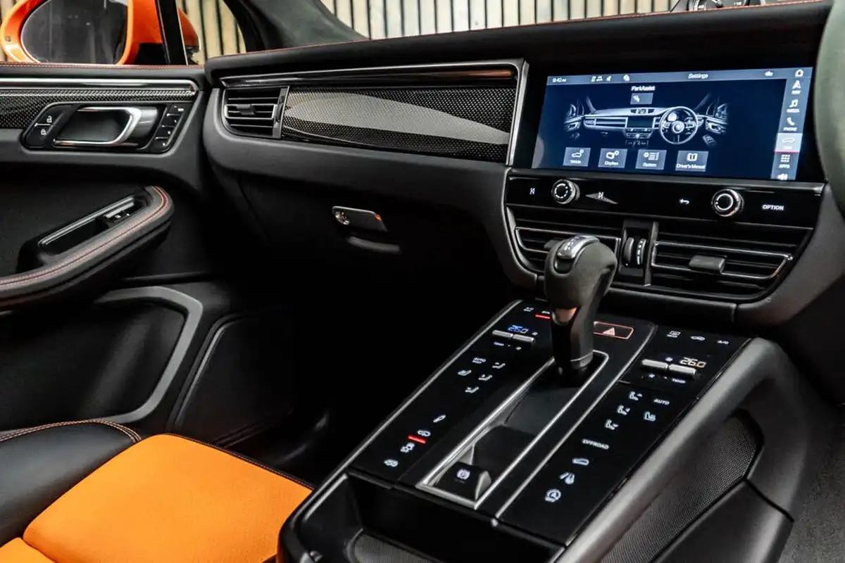 2023-porsche-macan-20-big-24