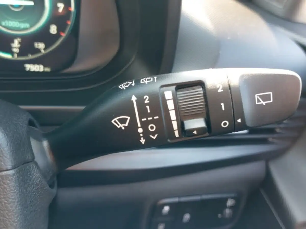 2022-hyundai-bayon-10-t-gdi-se-connect-big-15