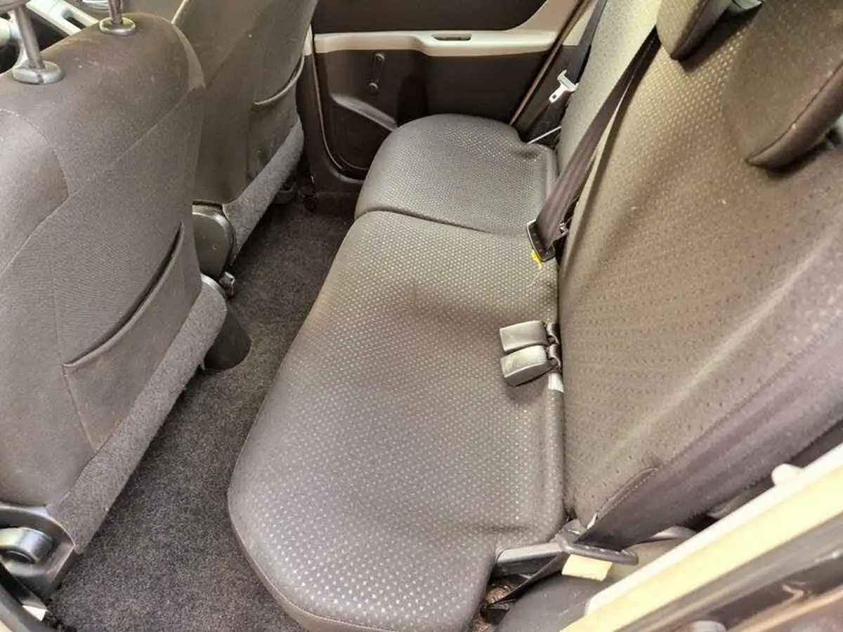 2011-toyota-yaris-133-t-spirit-vvt-i-101bhp-5d-big-12