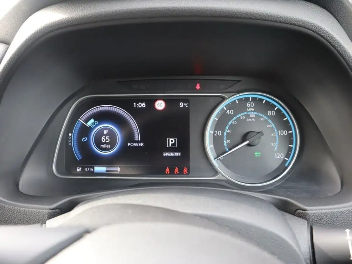 2019-nissan-leaf-e-tekna-big-34