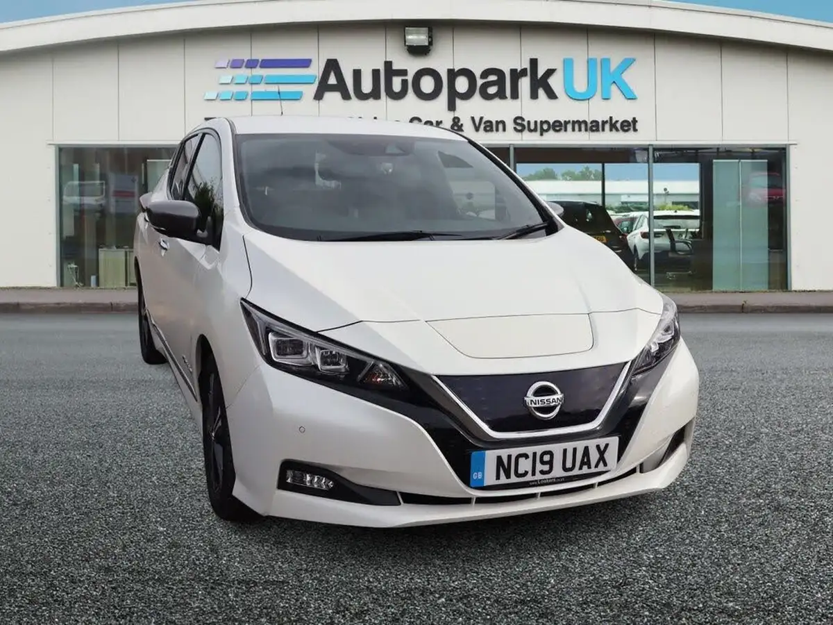 2019-nissan-leaf-e-tekna-big-10