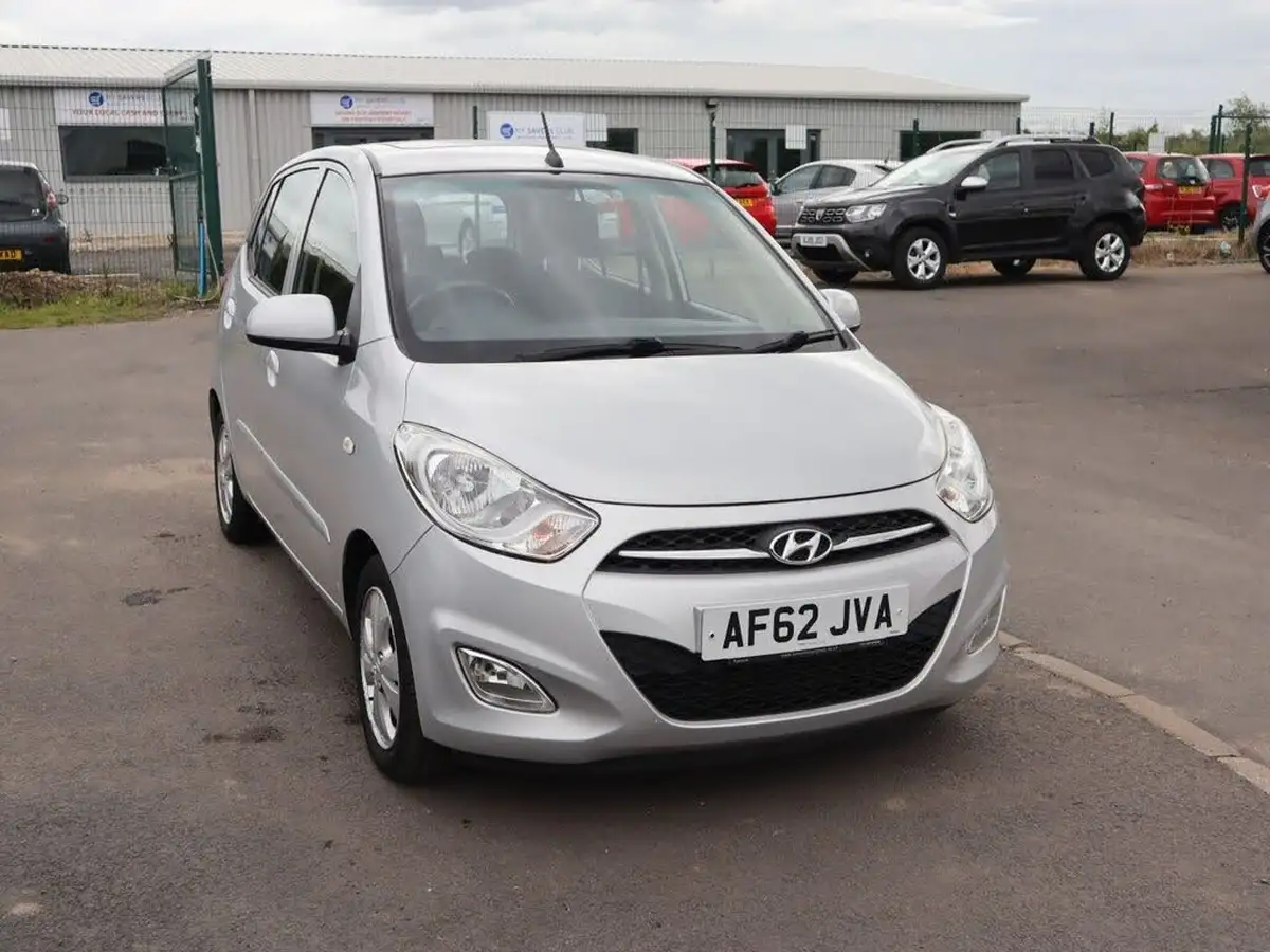 2012-hyundai-i10-12-style-85bhp-big-10