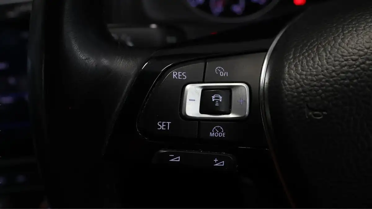 2018-volkswagen-golf-15-tsi-se-130ps-ss-hatchback-5d-big-23