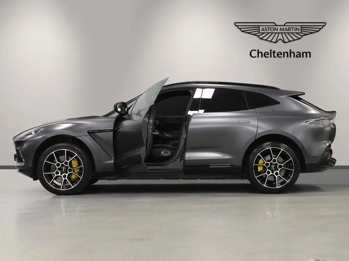 2022-aston-martin-dbx-40-v8-big-25