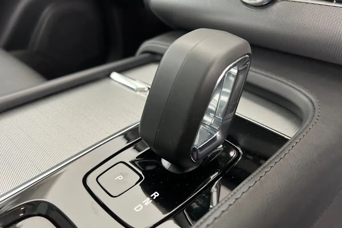 2024-volvo-xc90-20-t8-plus-big-12