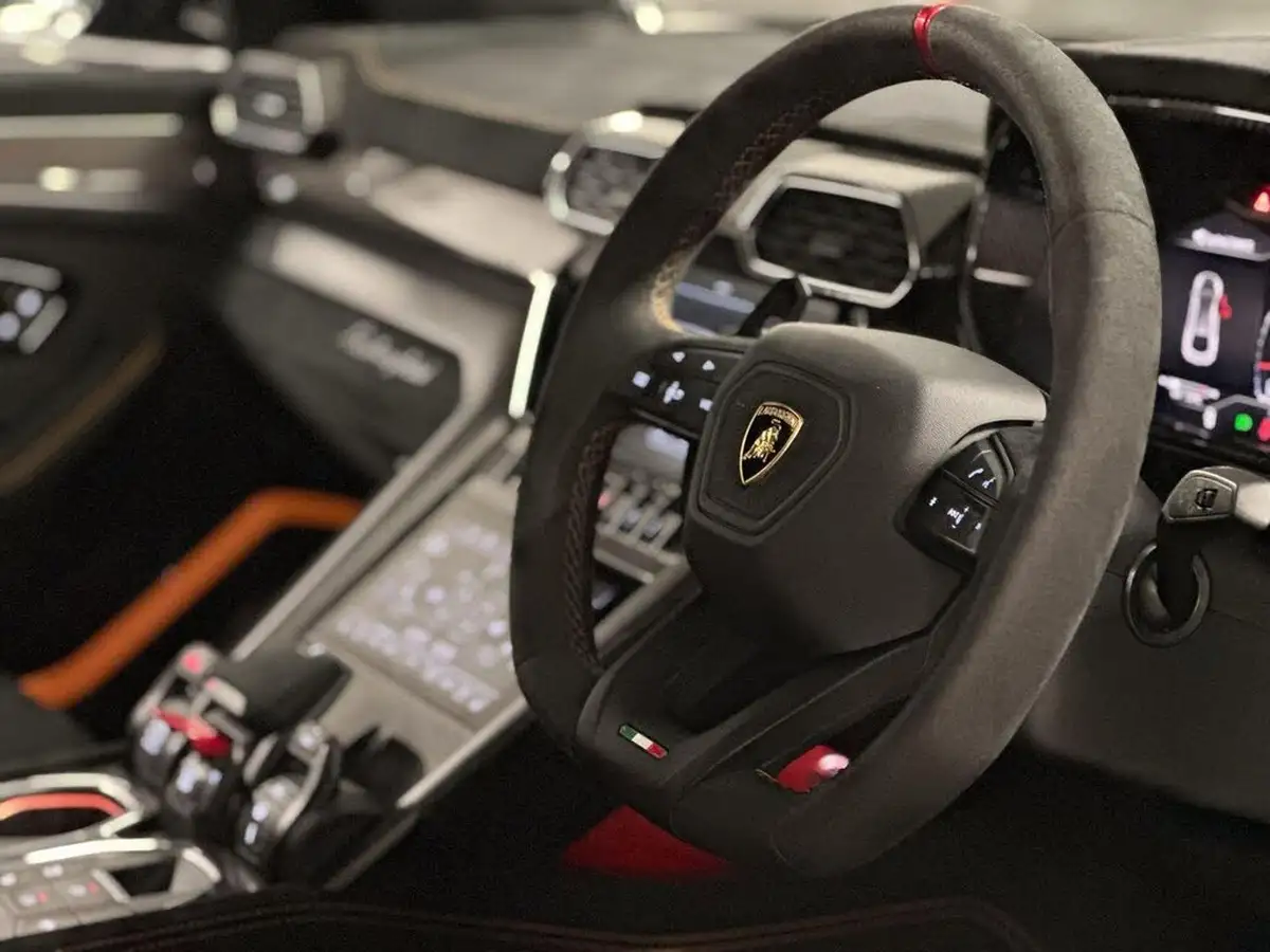 2023-lamborghini-urus-40-no-trim-big-36