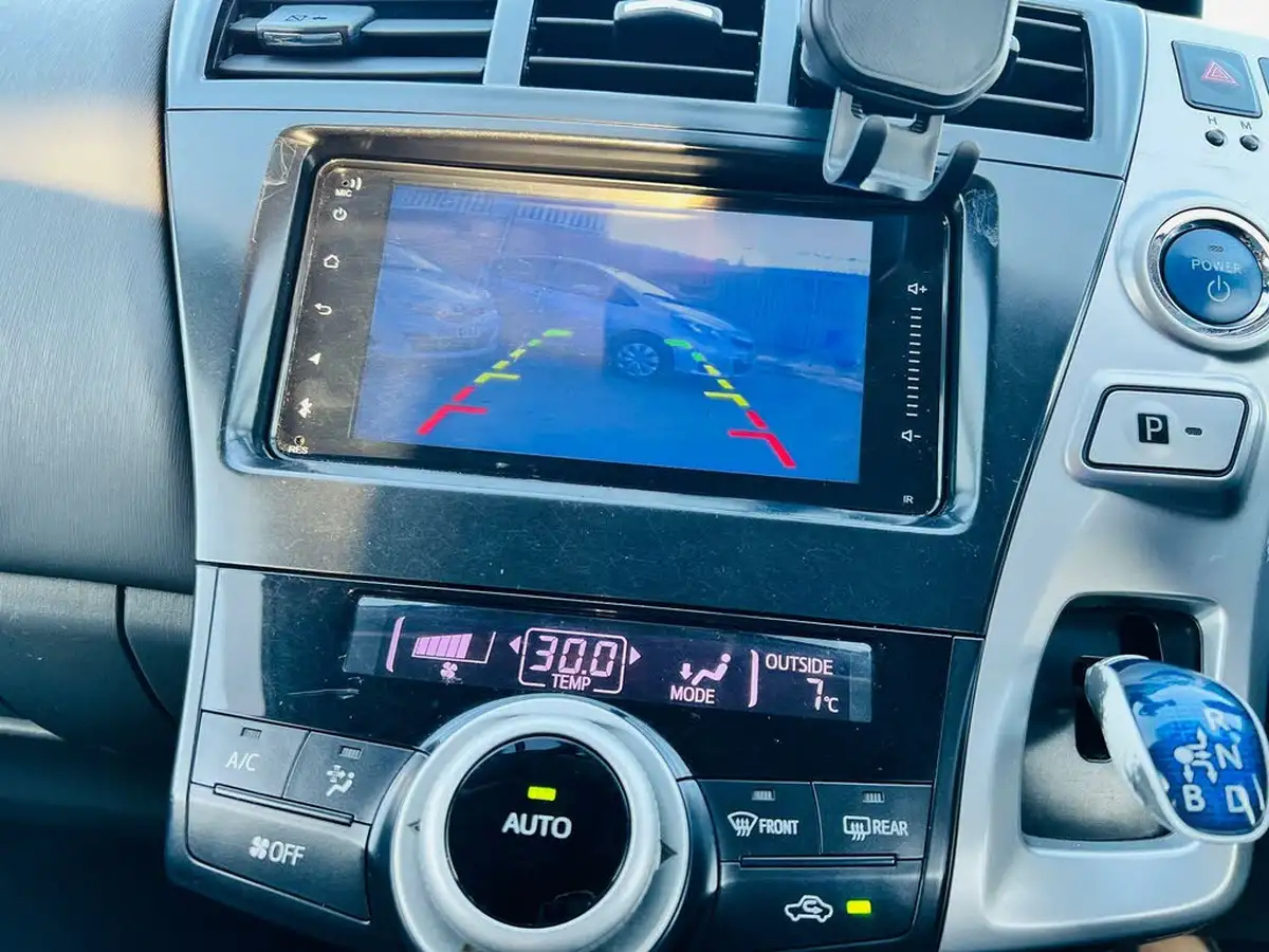 2012-toyota-prius-big-19