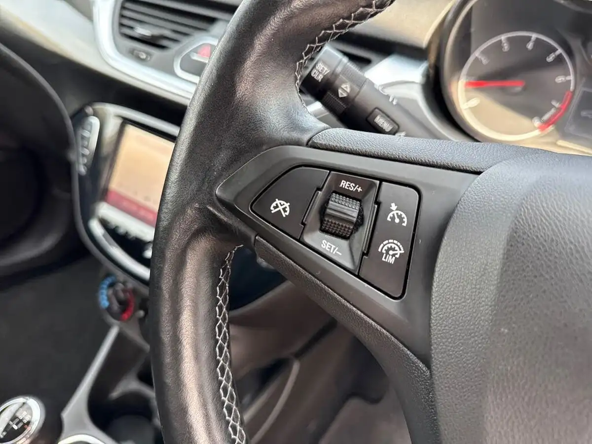 2015-vauxhall-corsa-12-excite-ac-3d-big-15