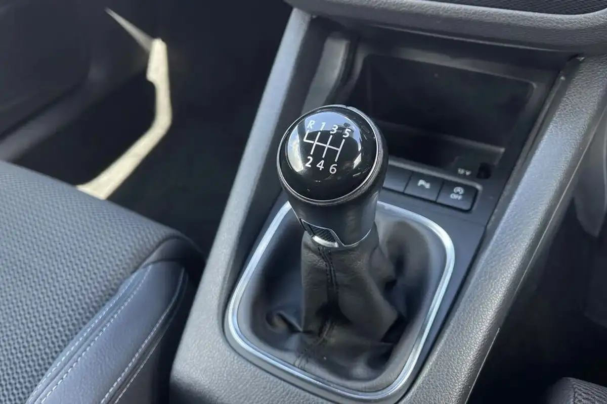 2015-volkswagen-scirocco-14-tsi-gt-big-22