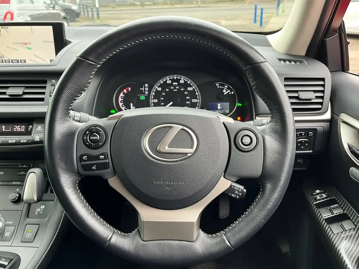 2015-lexus-ct-200h-18-advance-e-cvt-big-18