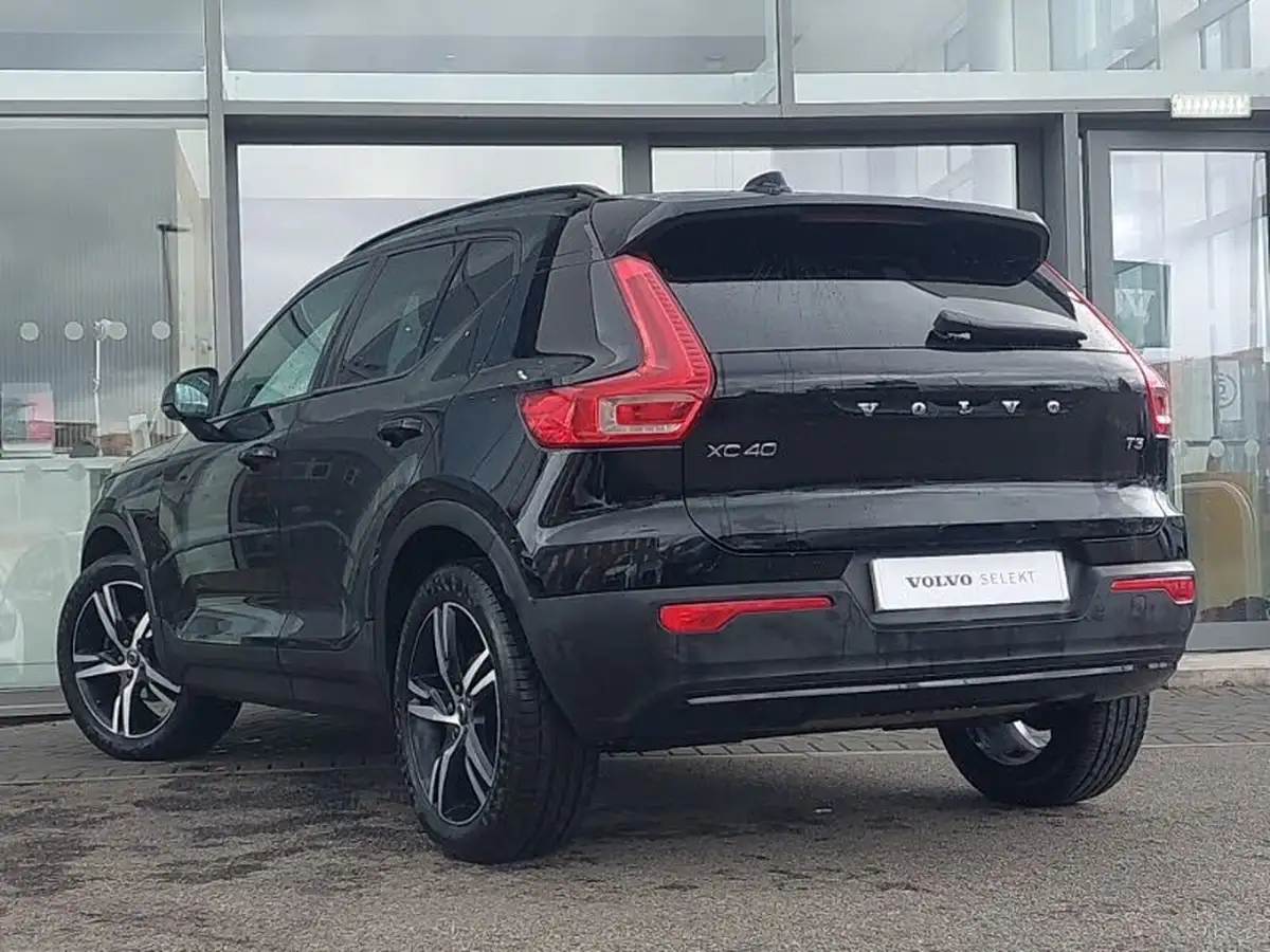 2022-volvo-xc40-15-t3-r-design-auto-big-1